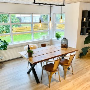 Plankebord af Genbrugsplanker | X-Stel | 140 cm / Lakeret
