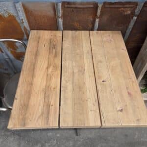 Udstillingsmodel: Cafébord af Genbrugsplanker 70x70 cm |