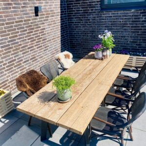 Havebord af Genbrugsplanker | Sort Stålstel | 140 cm