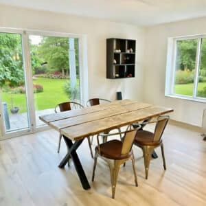 Plankebord af Genbrugsplanker | X-Stel | 140 cm / Lakeret